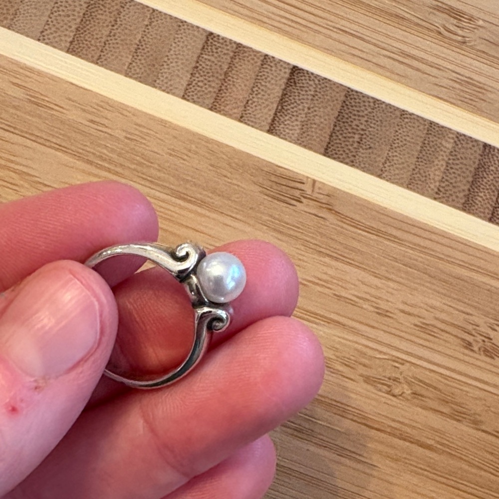 James Avery Retired Silver Pearl Ring - Picture 4 of 16